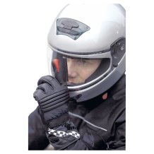 Stěrač na plexi helmy